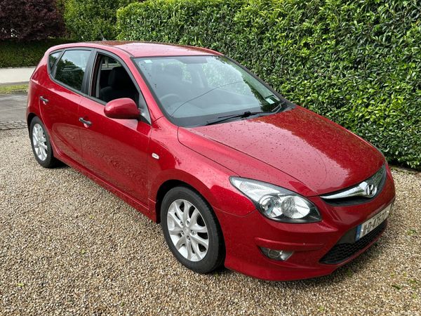 Hyundai i30 Hatchback, Petrol, 2011, Red