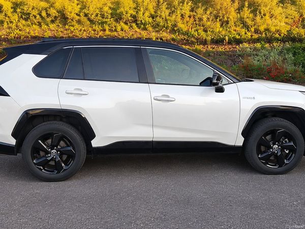 Toyota RAV4 SUV, Petrol Hybrid, 2021, White