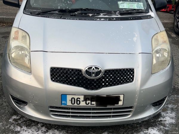 Toyota Yaris Hatchback, Petrol, 2006, Silver