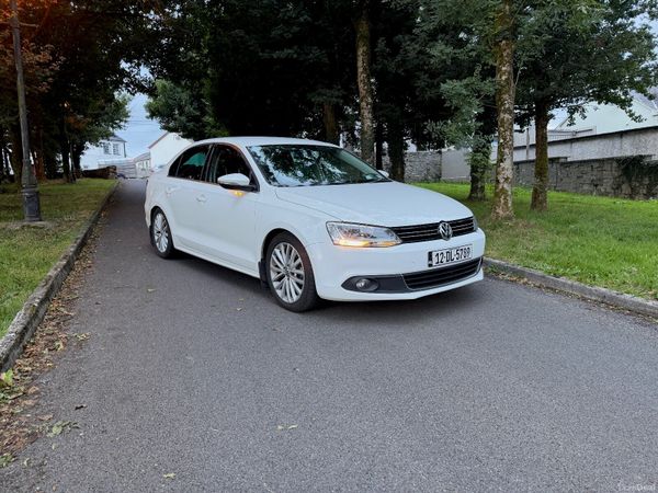 Volkswagen Jetta Saloon, Diesel, 2012, White