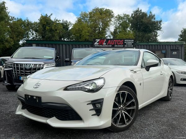 Toyota GT86 Coupe, Petrol, 2017, White
