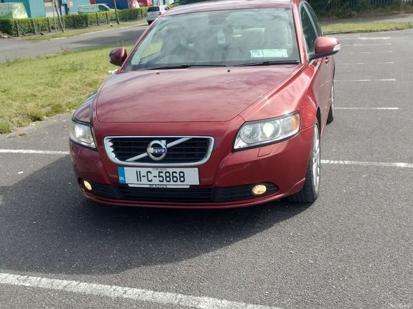 Volvo S40 Saloon, Diesel, 2011, Red