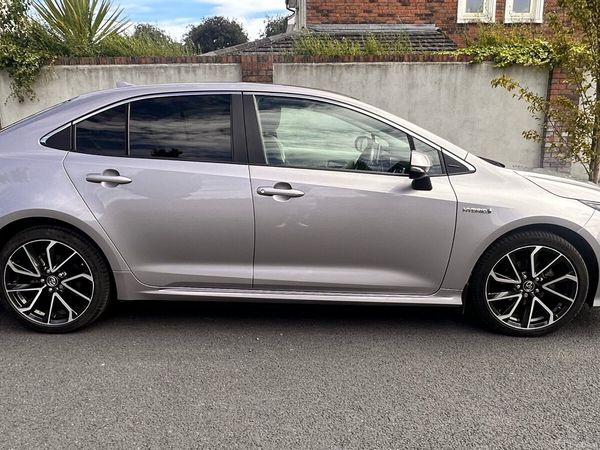 Toyota Corolla Saloon, Petrol Hybrid, 2019, Grey