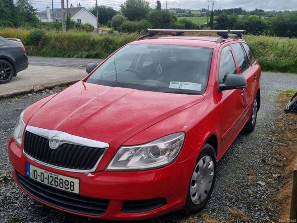 Skoda Octavia Estate, Diesel, 2010, Red