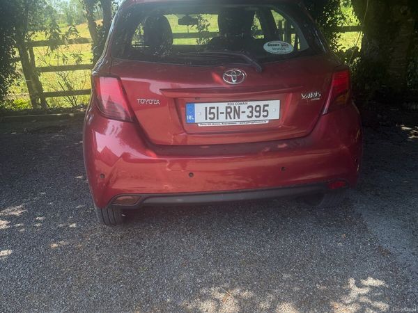 Toyota Yaris Hatchback, Petrol, 2015, Red