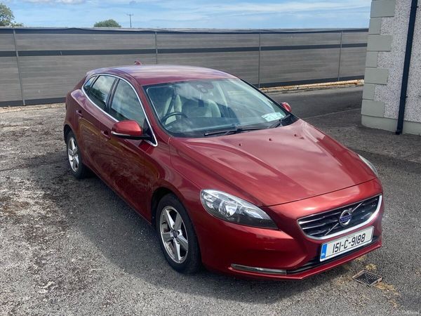 Volvo V40 Hatchback, Petrol, 2015, Red
