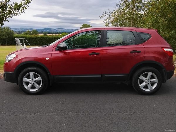 Nissan Qashqai MPV, Diesel, 2013, Red