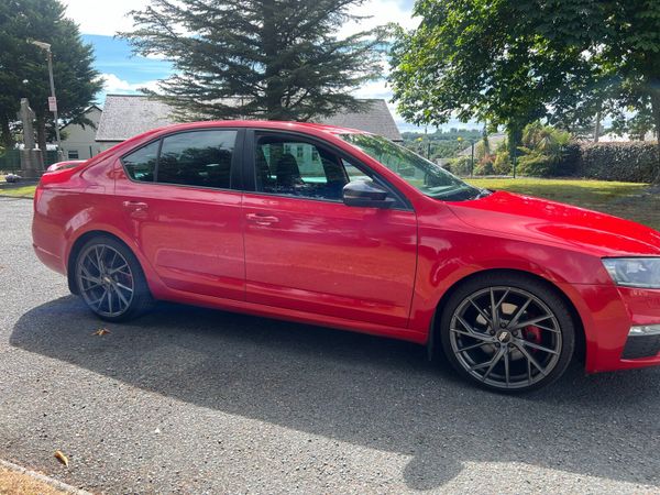 Skoda Octavia Saloon, Diesel, 2016, Red