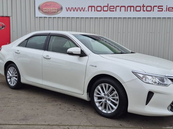 Toyota Camry Saloon, Petrol Hybrid, 2017, White