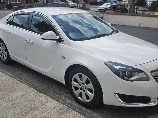 Vauxhall Insignia Hatchback, Diesel, 2014, White