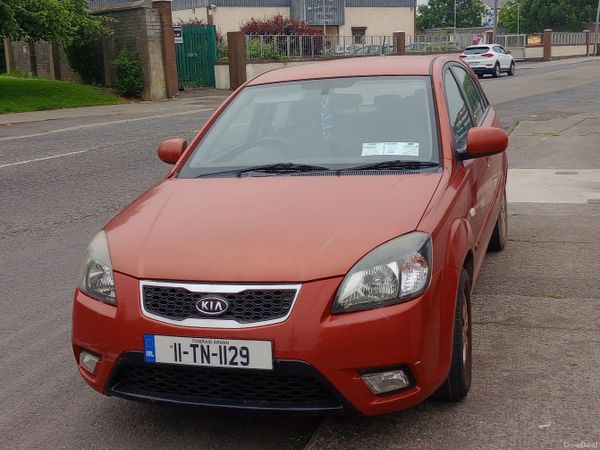 Kia Rio Hatchback, Petrol, 2011, Red