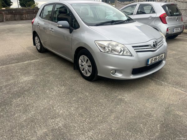 Toyota Auris Hatchback, Diesel, 2010, Silver