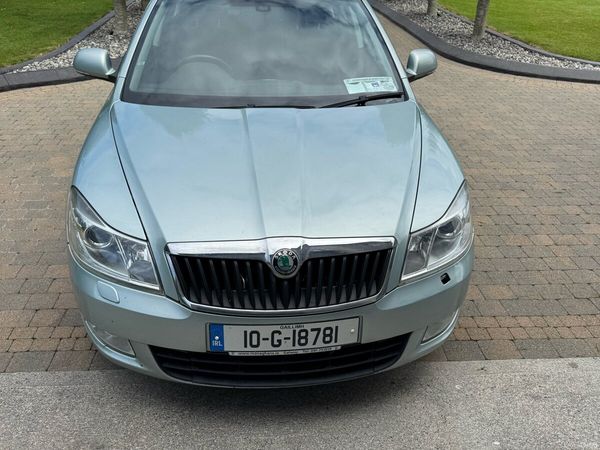 Skoda Octavia Hatchback, Diesel, 2010, Green