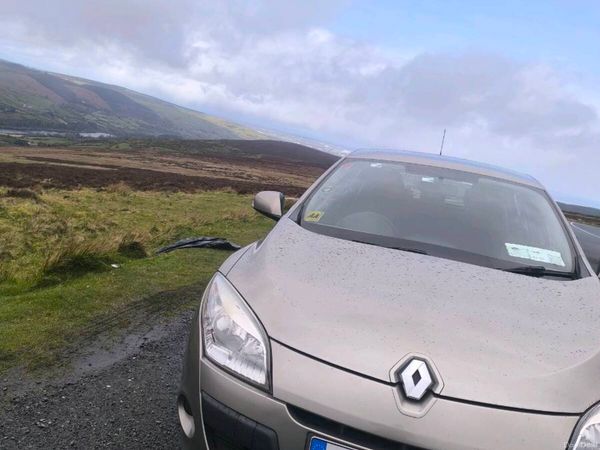 Renault Megane Hatchback, Diesel, 2010, Gold