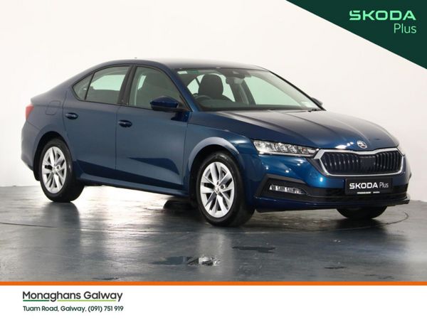 Skoda Octavia Hatchback, Petrol, 2024, Blue