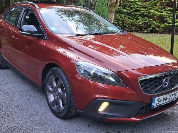 Volvo V40 Hatchback, Diesel, 2015, Red