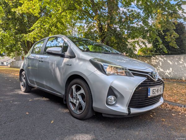 Toyota Yaris Hatchback, Petrol Hybrid, 2015, Silver