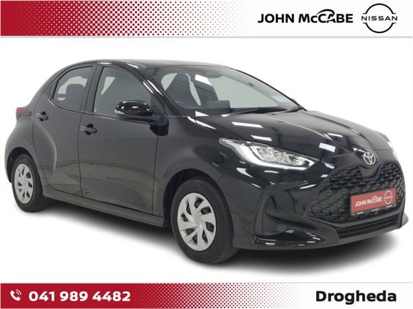Toyota Yaris Hatchback, Petrol Hybrid, 2024, Black