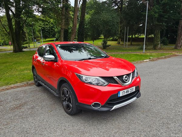 Nissan Qashqai SUV, Diesel, 2017, Red