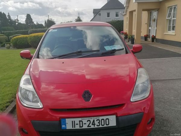 Renault Clio Hatchback, Ethanol Petrol, 2011, Red