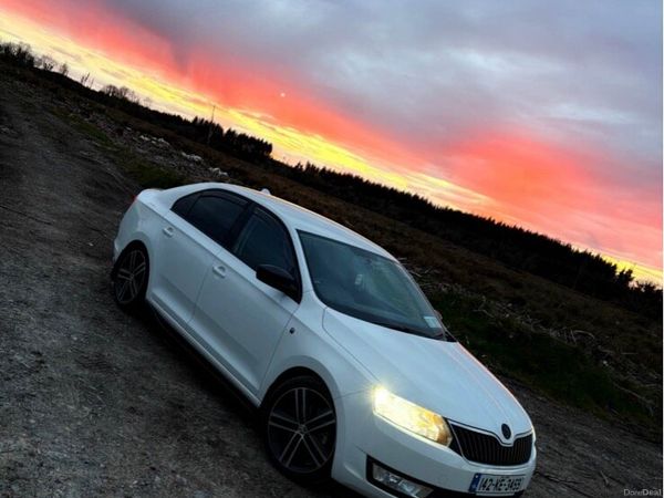 Skoda Rapid Hatchback, Petrol, 2014, White
