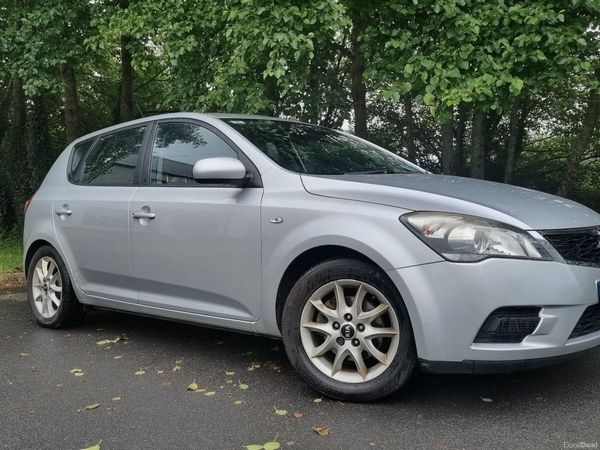 Kia Ceed Hatchback, Diesel, 2012, Silver