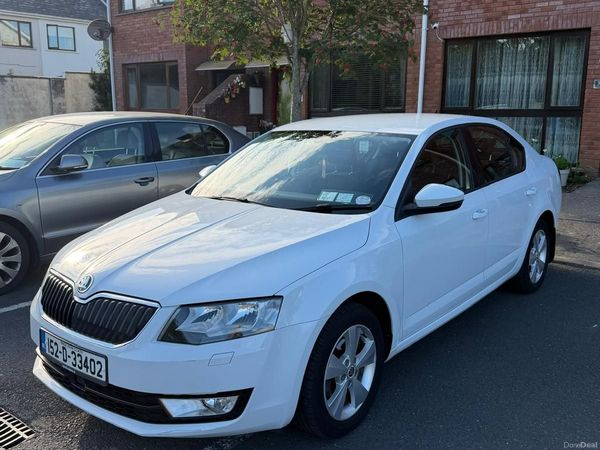 Skoda Octavia Hatchback, Diesel, 2015, White