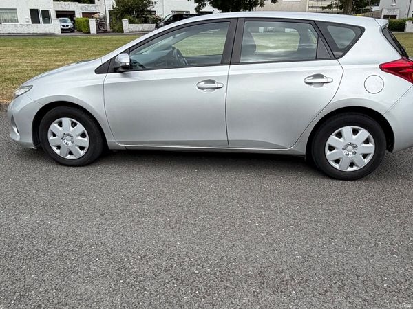 Toyota Auris Hatchback, Diesel, 2014, Silver