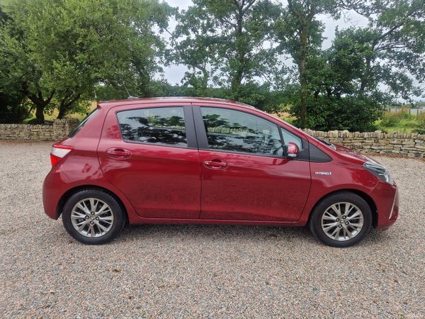 Toyota Yaris Hatchback, Petrol Hybrid, 2017, Red