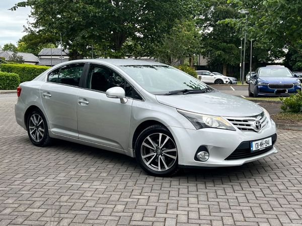 Toyota Avensis Saloon, Diesel, 2013, Silver