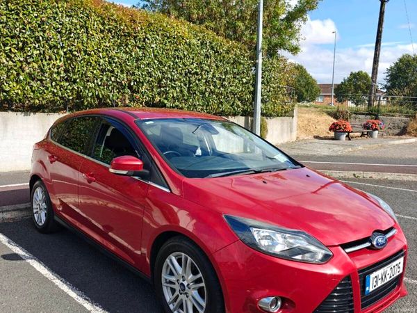 Ford Focus Hatchback, Petrol, 2013, Red