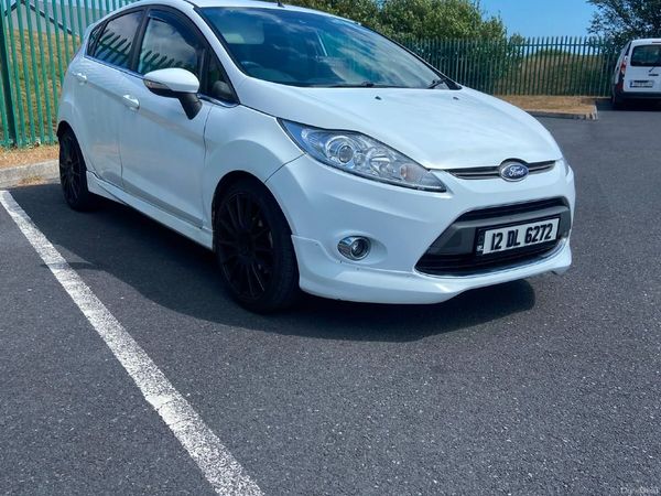 Ford Fiesta Hatchback, Petrol, 2012, White