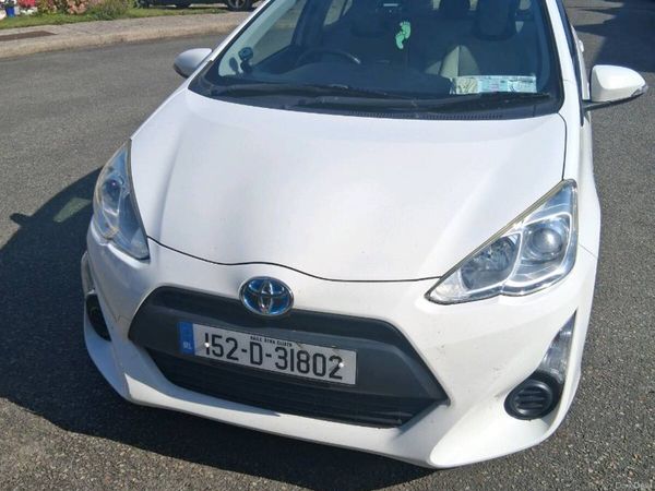 Toyota Aqua Hatchback, Petrol Hybrid, 2015, White