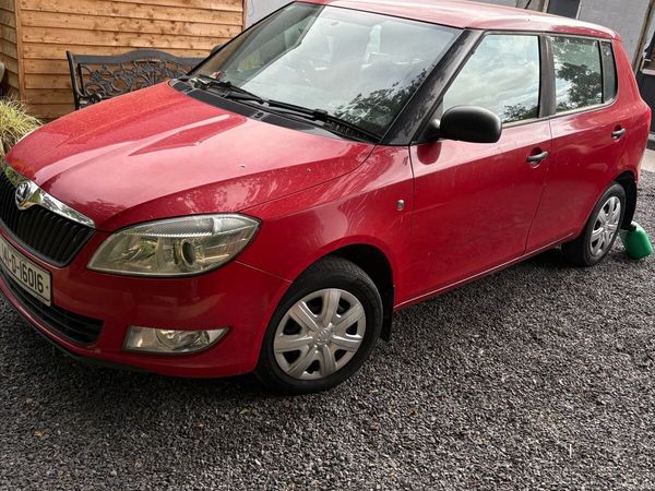 Skoda Fabia Hatchback, Petrol, 2014, Red