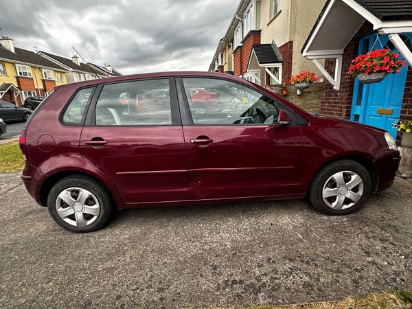 Volkswagen Polo Hatchback, Petrol, 2006, Red
