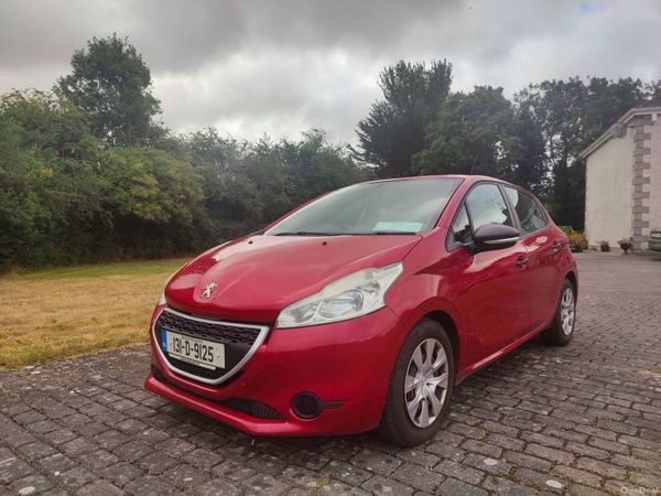 Peugeot 208 Hatchback, Diesel, 2013, Red