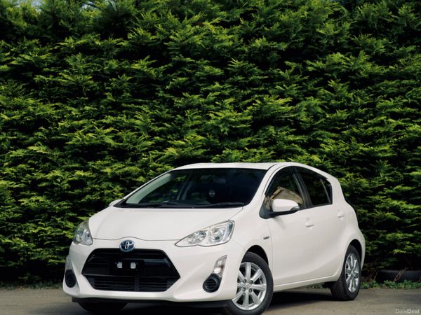 Toyota Aqua Hatchback, Petrol Hybrid, 2017, White
