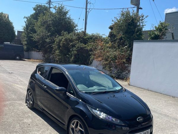 Ford Fiesta Hatchback, Diesel, 2010, Black