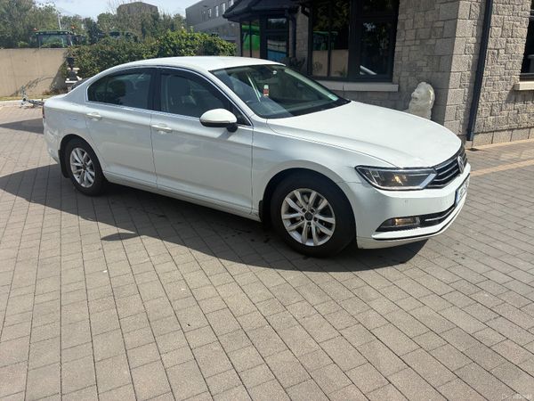 Volkswagen Passat Saloon, Diesel, 2015, White