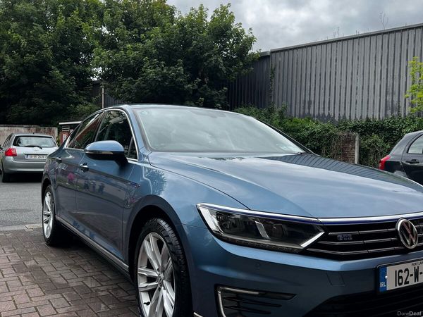 Volkswagen Passat Saloon, Petrol Hybrid, 2016, Blue