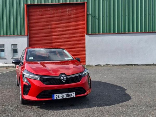 Renault Clio Hatchback, Petrol, 2024, Red