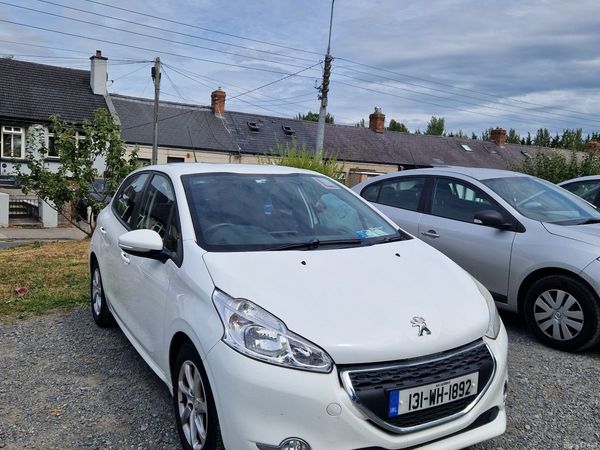 Peugeot 208 Hatchback, Diesel, 2013, White