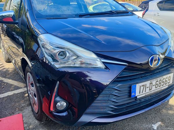 Toyota Yaris Hatchback, Petrol Hybrid, 2017, Black