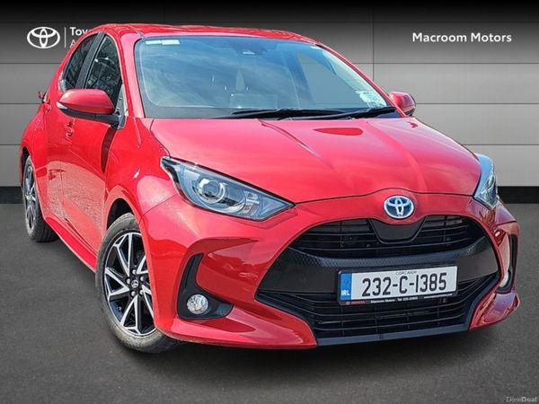 Toyota Yaris Hatchback, Petrol Hybrid, 2023, Red