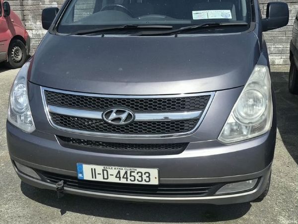 Hyundai i800 Saloon, Diesel, 2011, Grey