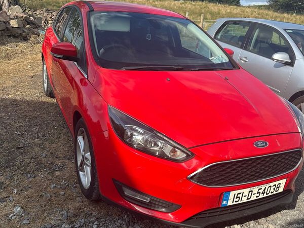 Ford Focus Hatchback, Petrol, 2015, Red