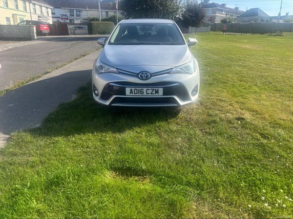 Toyota Avensis Saloon, Diesel, 2016, Silver