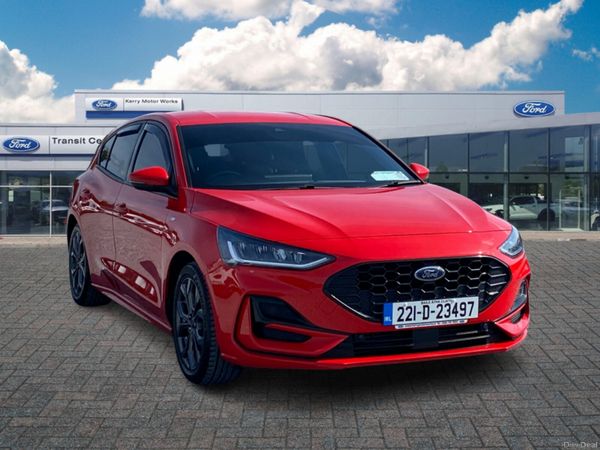 Ford Focus Hatchback, Petrol, 2022, Red