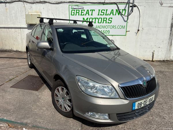 Skoda Octavia Hatchback, Petrol, 2009, Beige