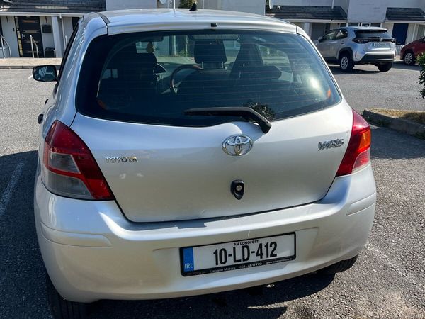 Toyota Yaris Hatchback, Petrol, 2010, Silver